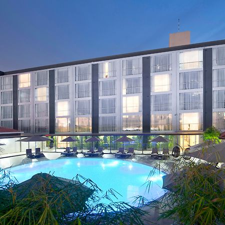 הו צ'י מין סיטי Eastin Grand Hotel Saigon מראה חיצוני תמונה The hotel's swimming pool