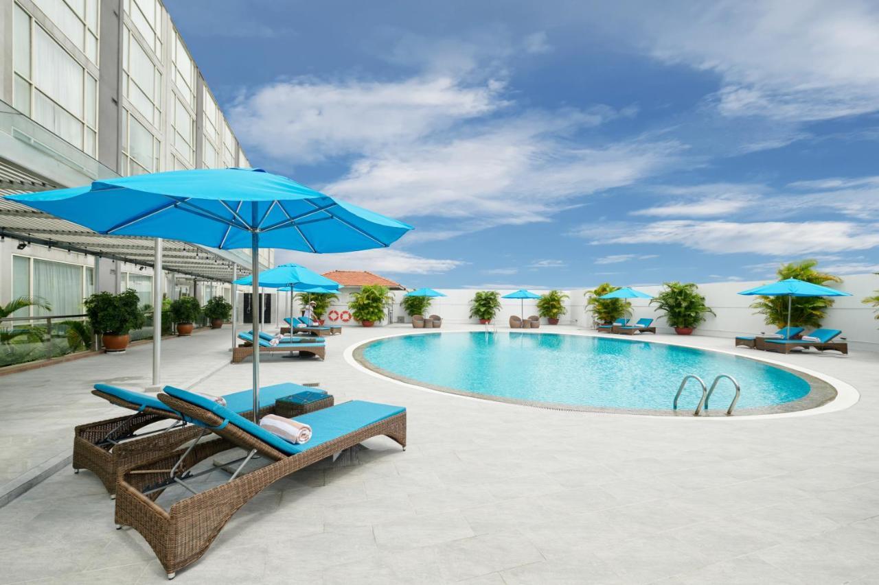 הו צ'י מין סיטי Eastin Grand Hotel Saigon מראה חיצוני תמונה Pool at the hotel