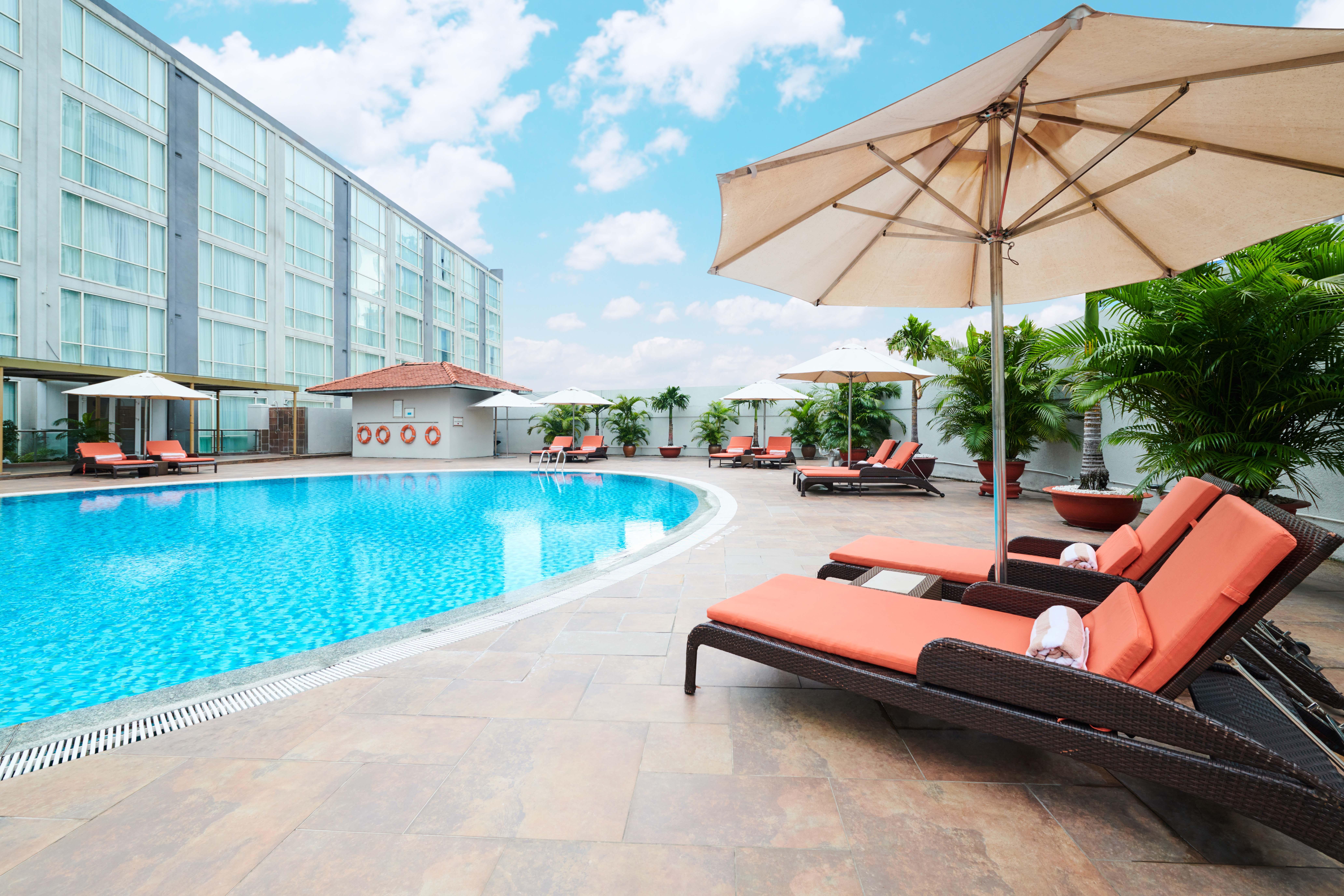 הו צ'י מין סיטי Eastin Grand Hotel Saigon מראה חיצוני תמונה The pool at the hotel