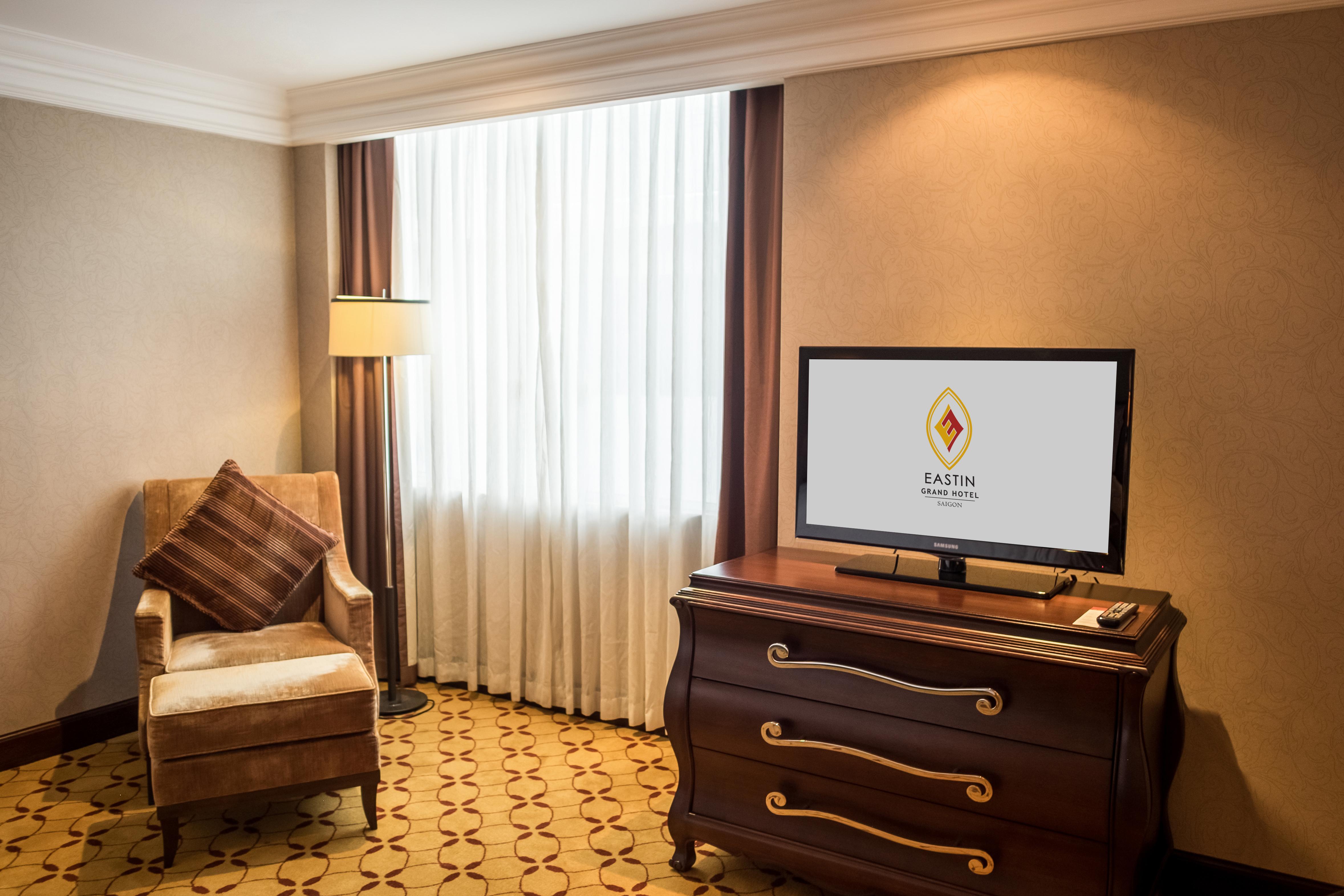 הו צ'י מין סיטי Eastin Grand Hotel Saigon מראה חיצוני תמונה A television in a hotel room