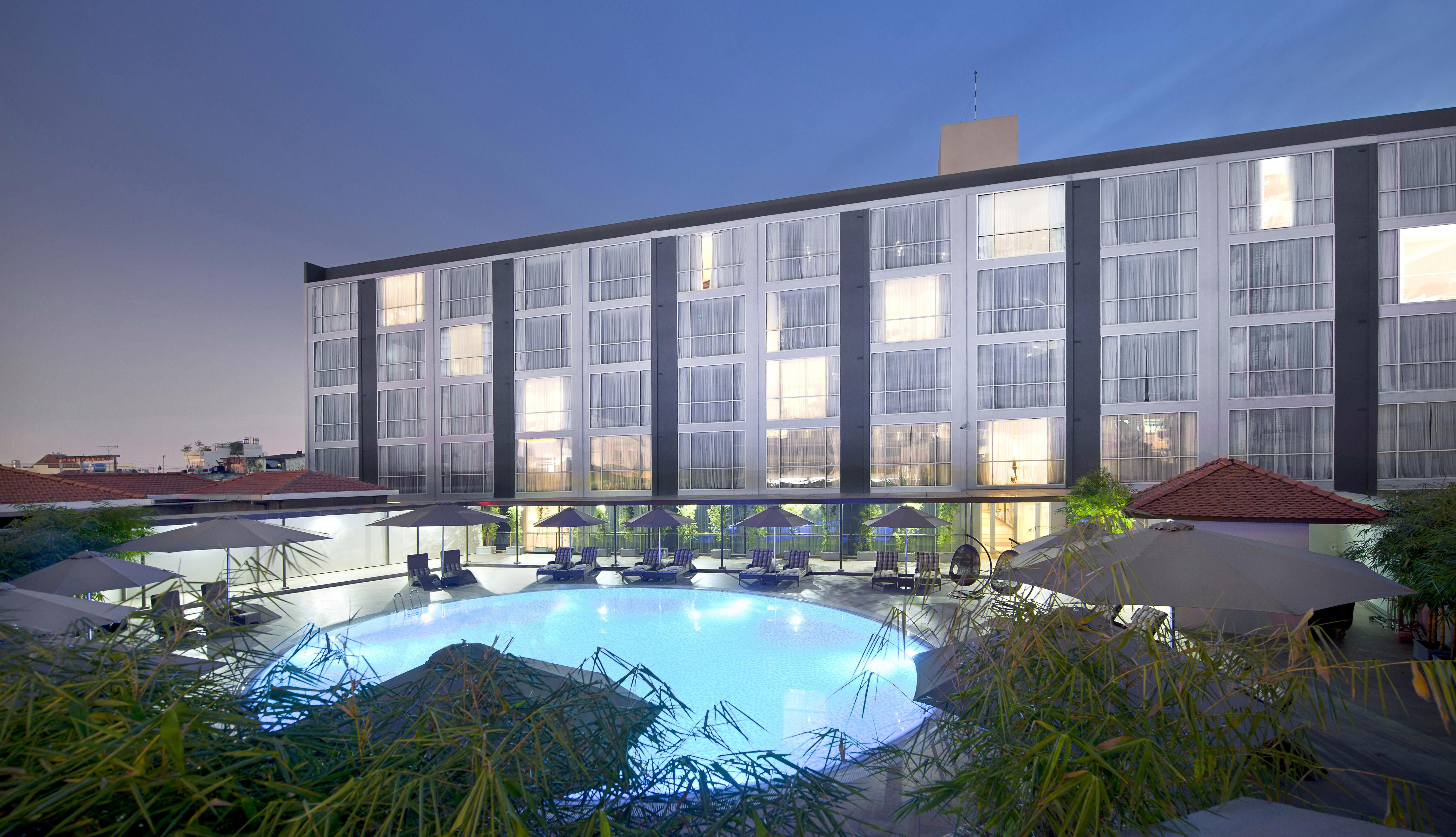 הו צ'י מין סיטי Eastin Grand Hotel Saigon מראה חיצוני תמונה The hotel's swimming pool