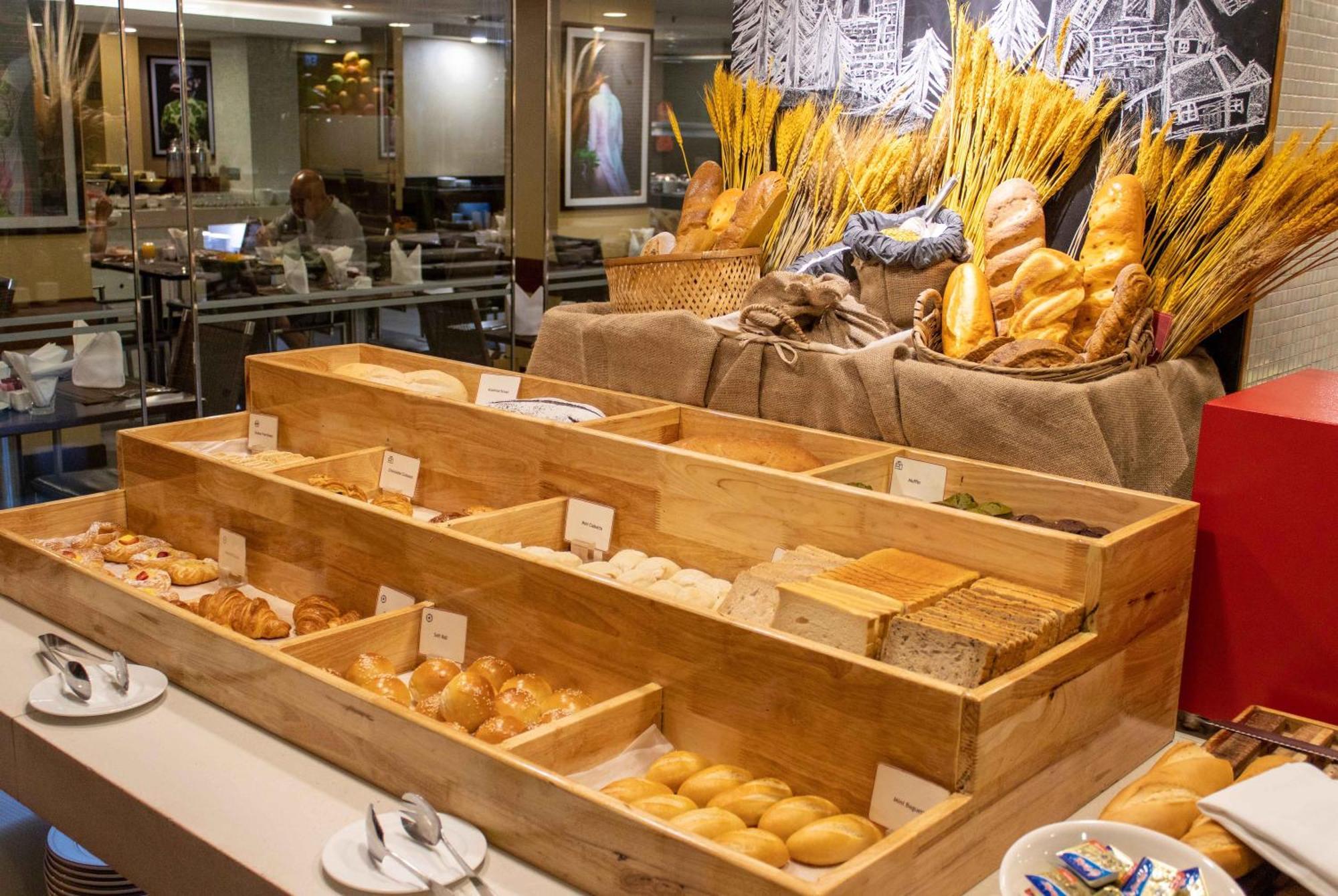 הו צ'י מין סיטי Eastin Grand Hotel Saigon מראה חיצוני תמונה Bread station