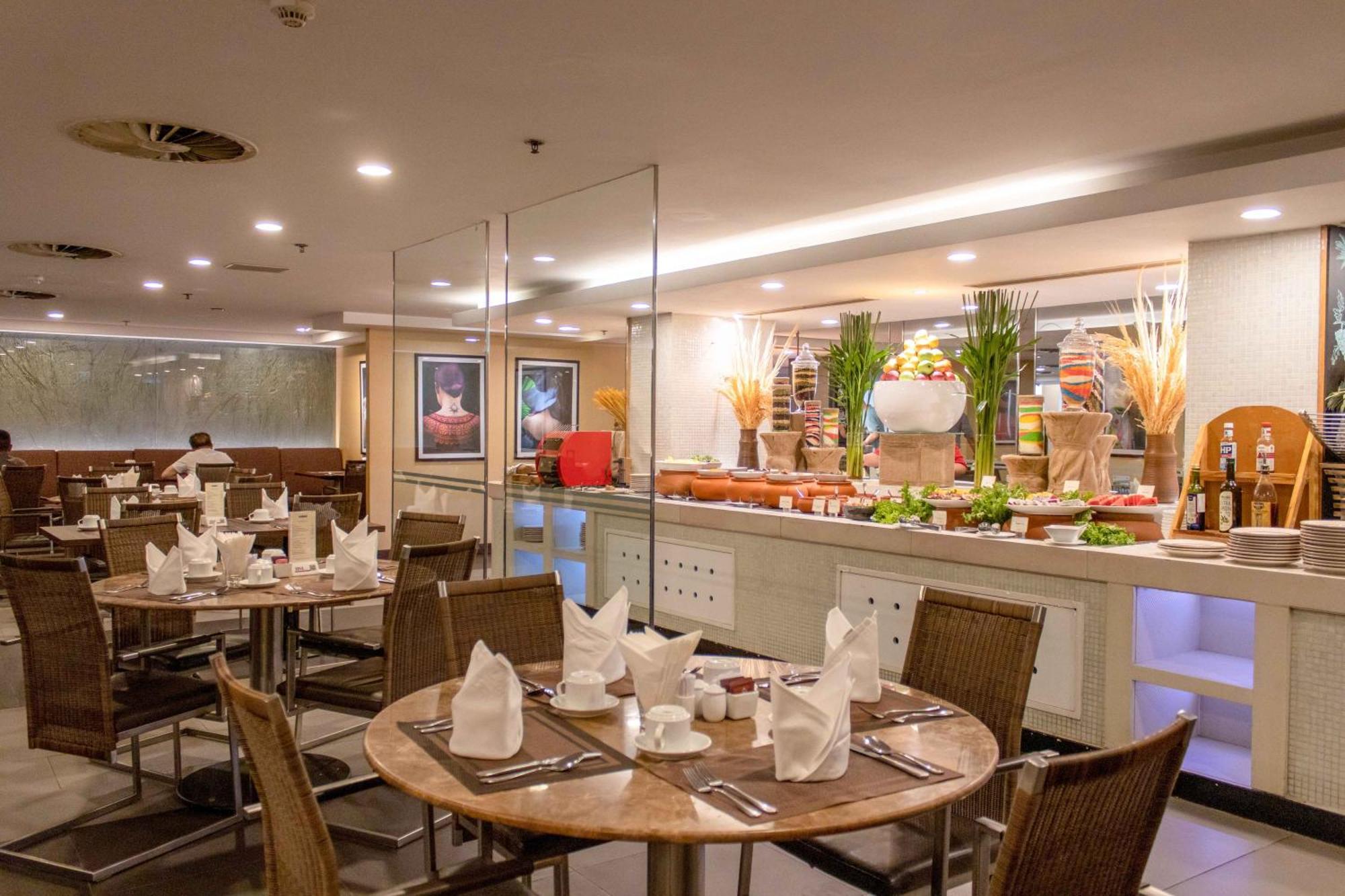 הו צ'י מין סיטי Eastin Grand Hotel Saigon מראה חיצוני תמונה The restaurant